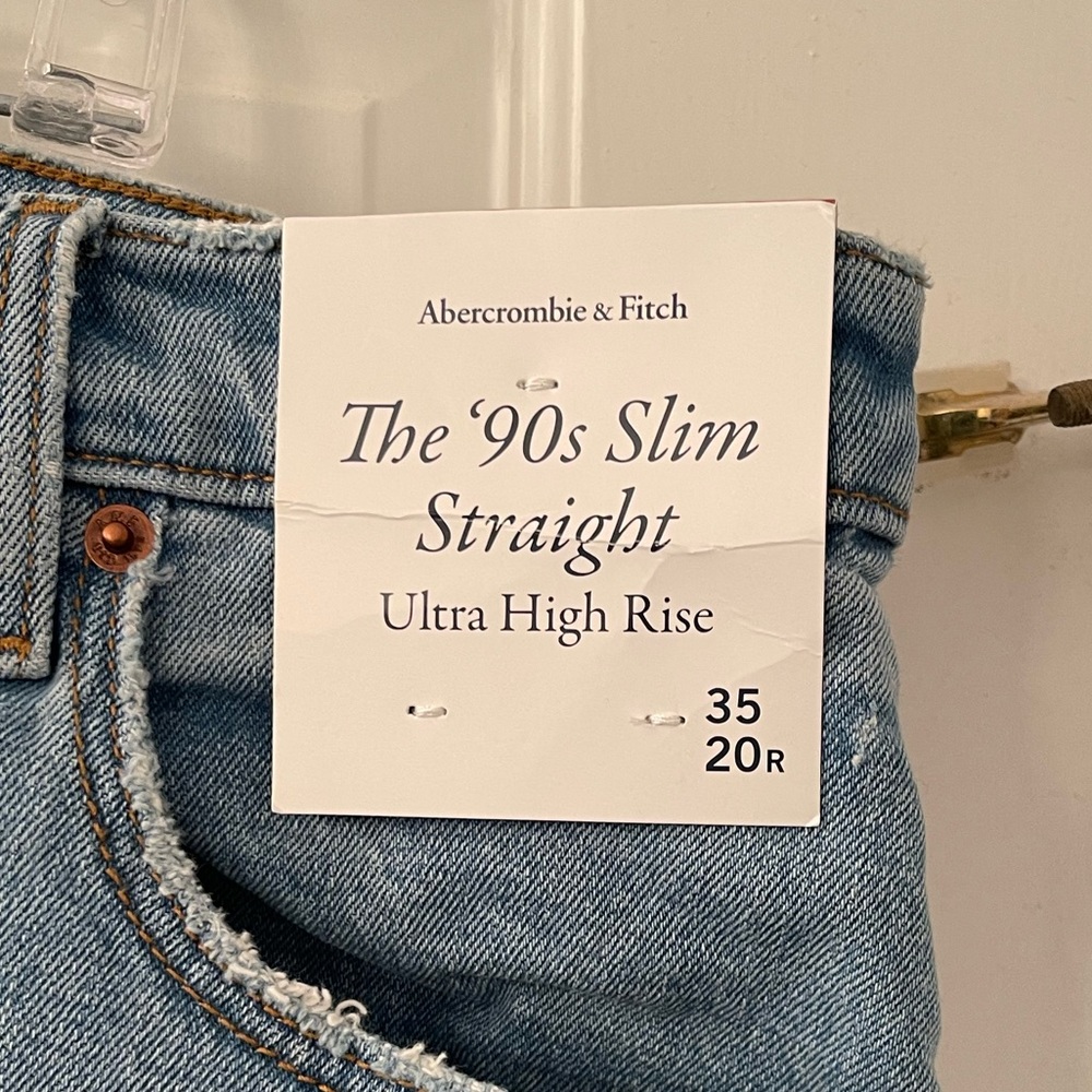 A&F Ultra High Rise 90s Slim Straight Jean